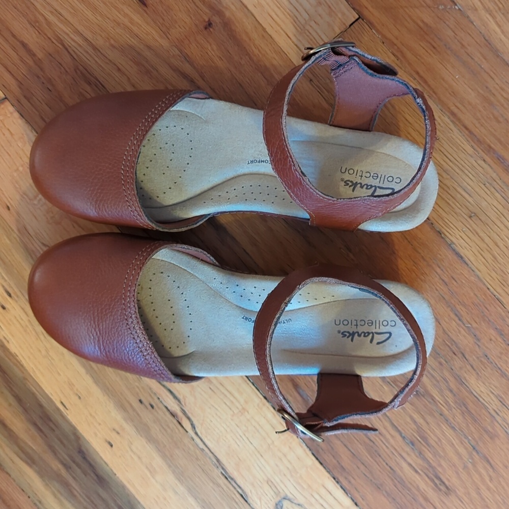 Clarks brown leather clogs